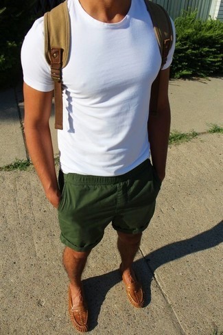 T-shirt-avec-cou-circulaire-blanc-pantalon-Short-vert-foncé-lumière du soleil-brun-grand-19519
